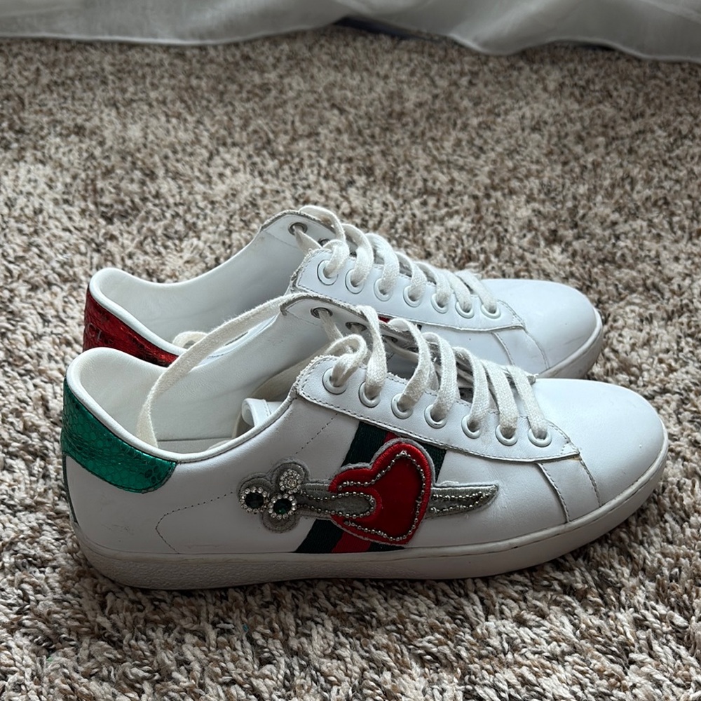 Gucci White Sneakers with Red and Green Accents - Picture 3 of 6